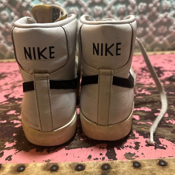 Well Loved White Nike Blazers men’s sz 8, Women’s 10 - Picture 4 of 7